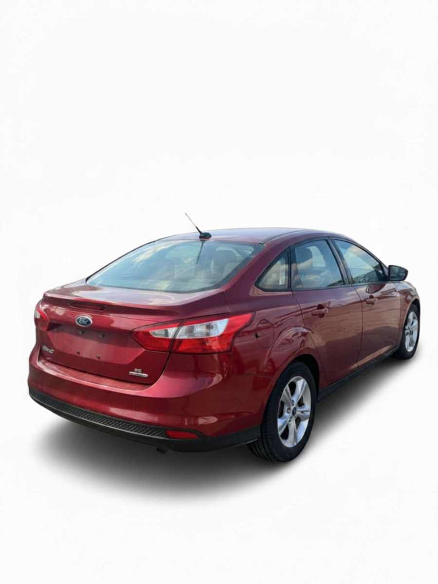 Used 2014 Ford Focus SE w/ SE Winter Package FWD image 3