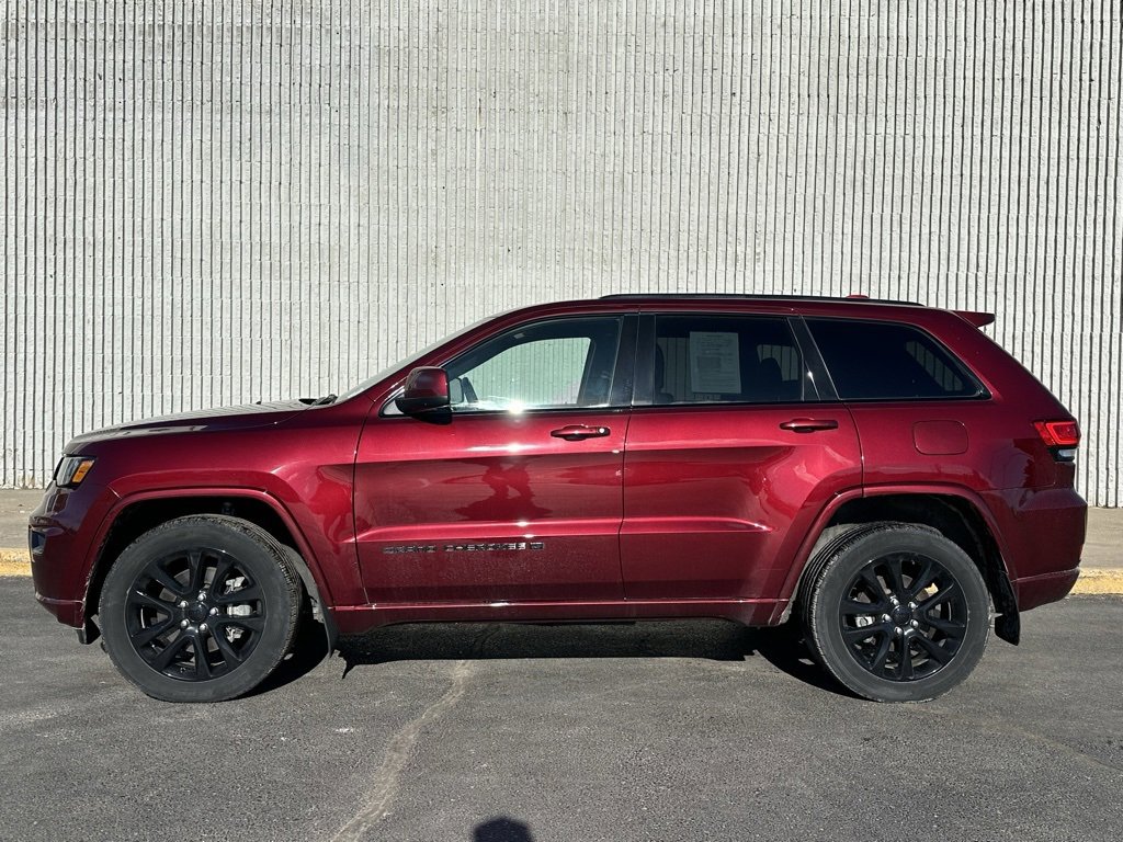Used 2022 Jeep Grand Cherokee Laredo X image 2