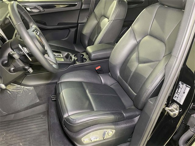 Used 2025 Porsche Macan image 5