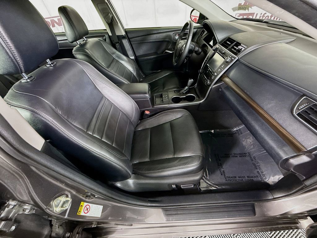 Used 2017 Toyota Camry XLE w/ Moonroof Package image 27