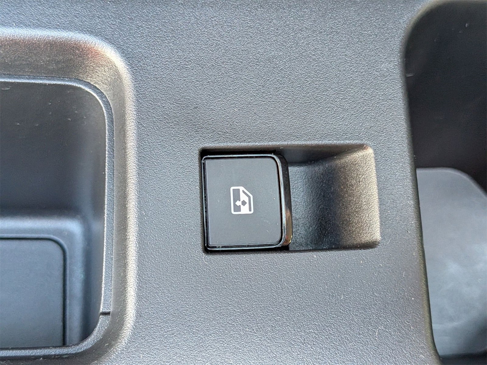 Used 2022 Nissan Pathfinder SL w/ SL Black Package image 35