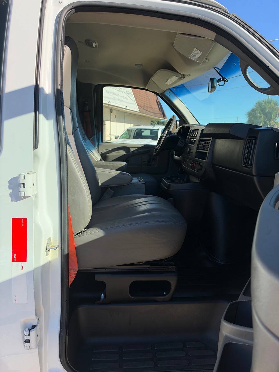 Used 2015 Chevrolet Express 2500 RWD image 65