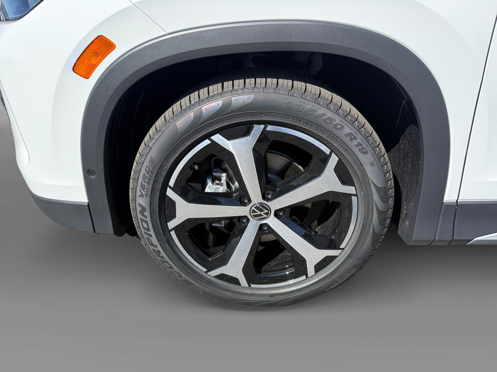 New 2026 Volkswagen Tiguan SE FWD image 9