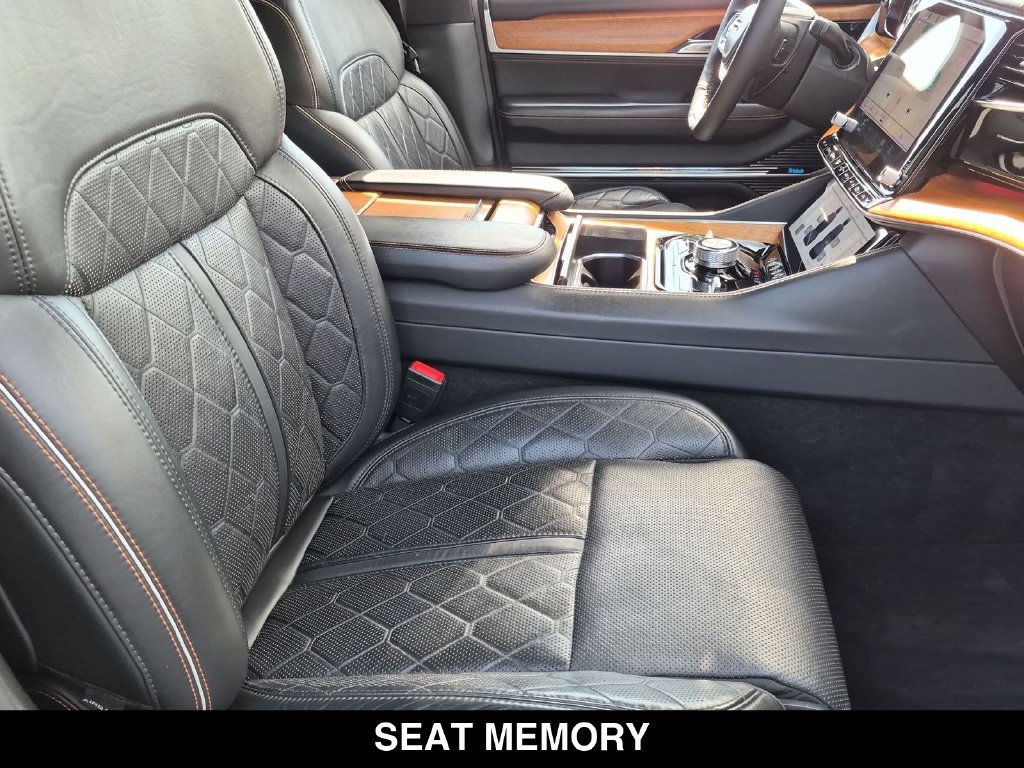 Used 2022 Jeep Grand Wagoneer Series III w/ Rear Seat Video Group 1 AWD/4WD image 32