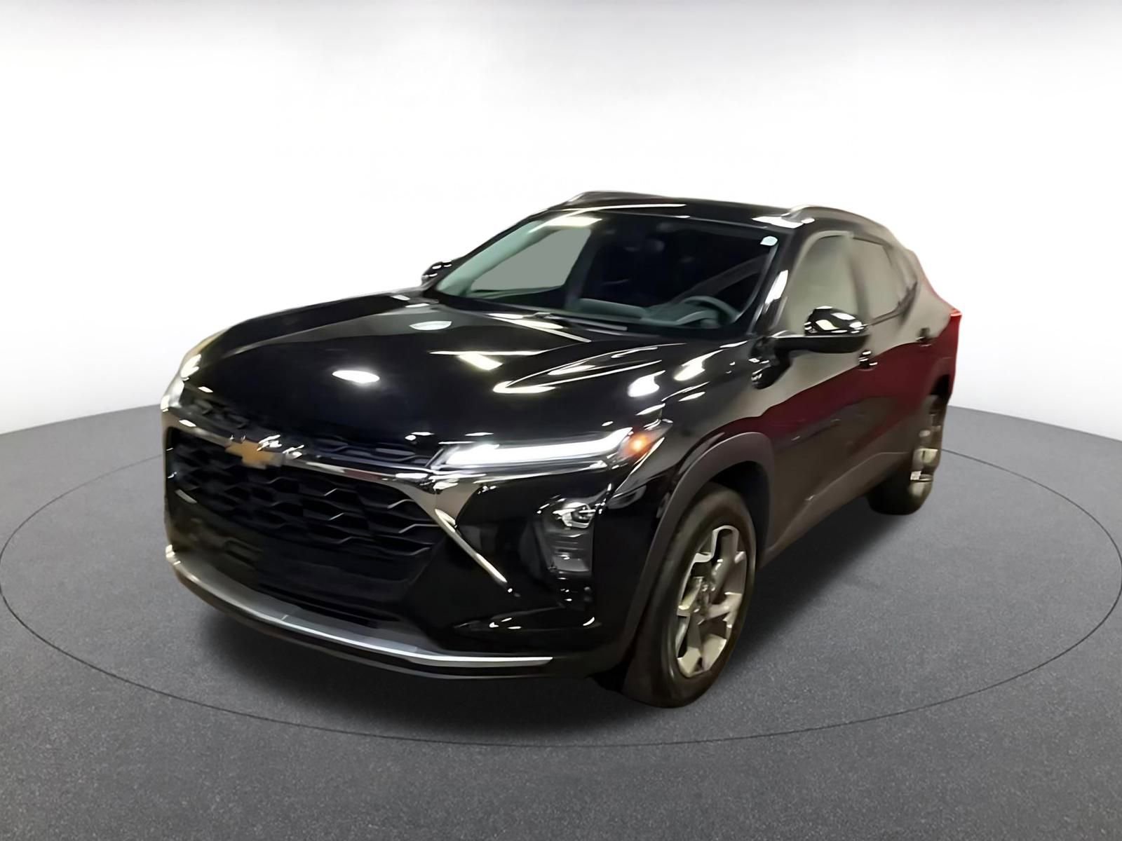 Used 2025 Chevrolet Trax LT image 7