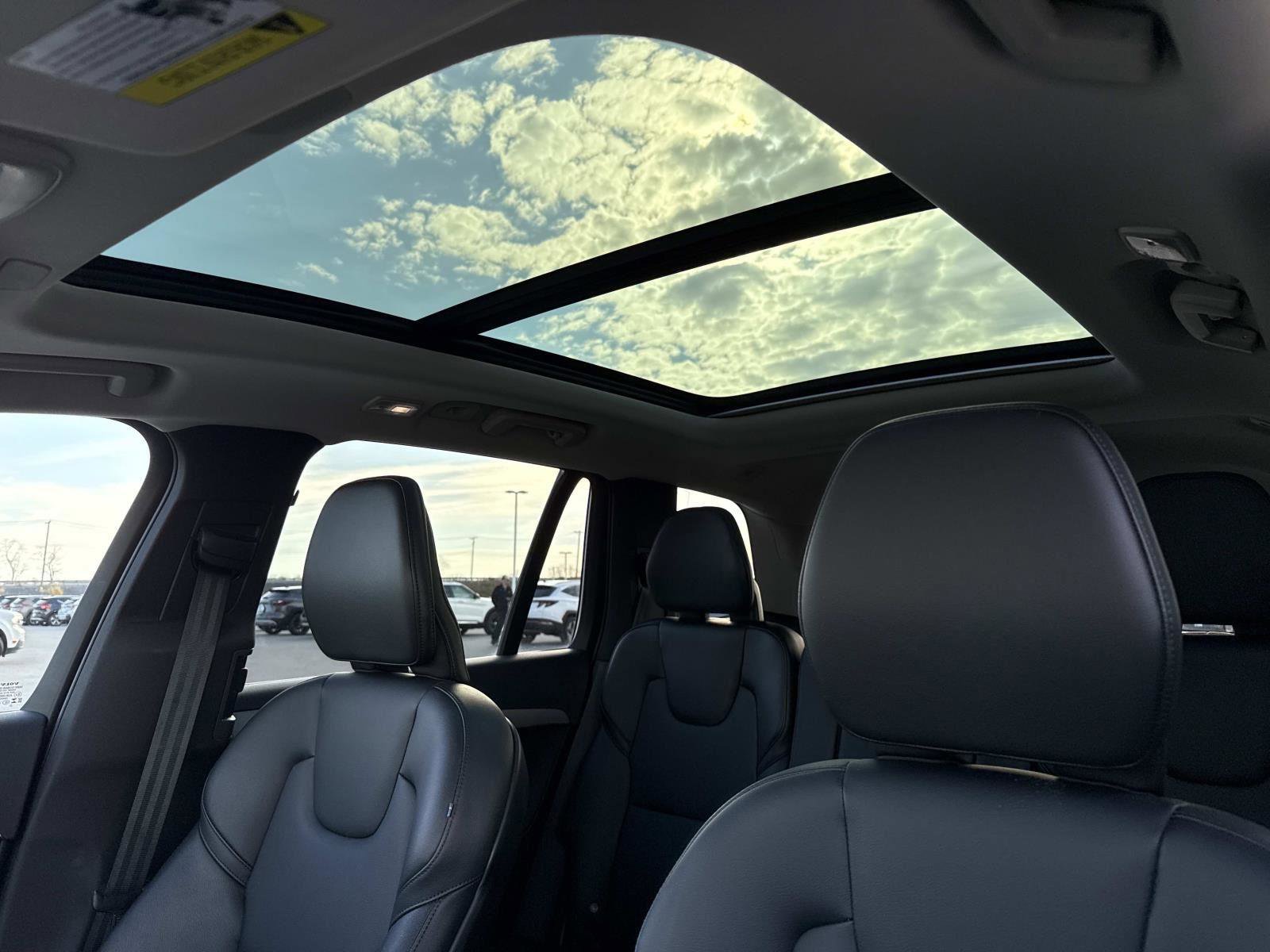 Used 2023 Volvo XC90 B5 Core w/ Protection Package Premier image 3