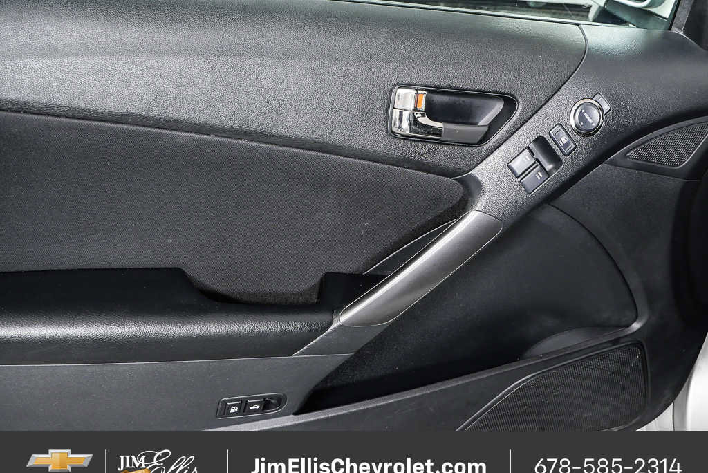 Used 2011 Hyundai Genesis 2.0T image 6