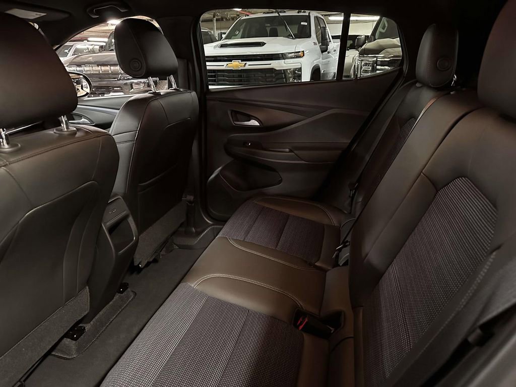 Used 2025 Buick Envista Preferred image 16