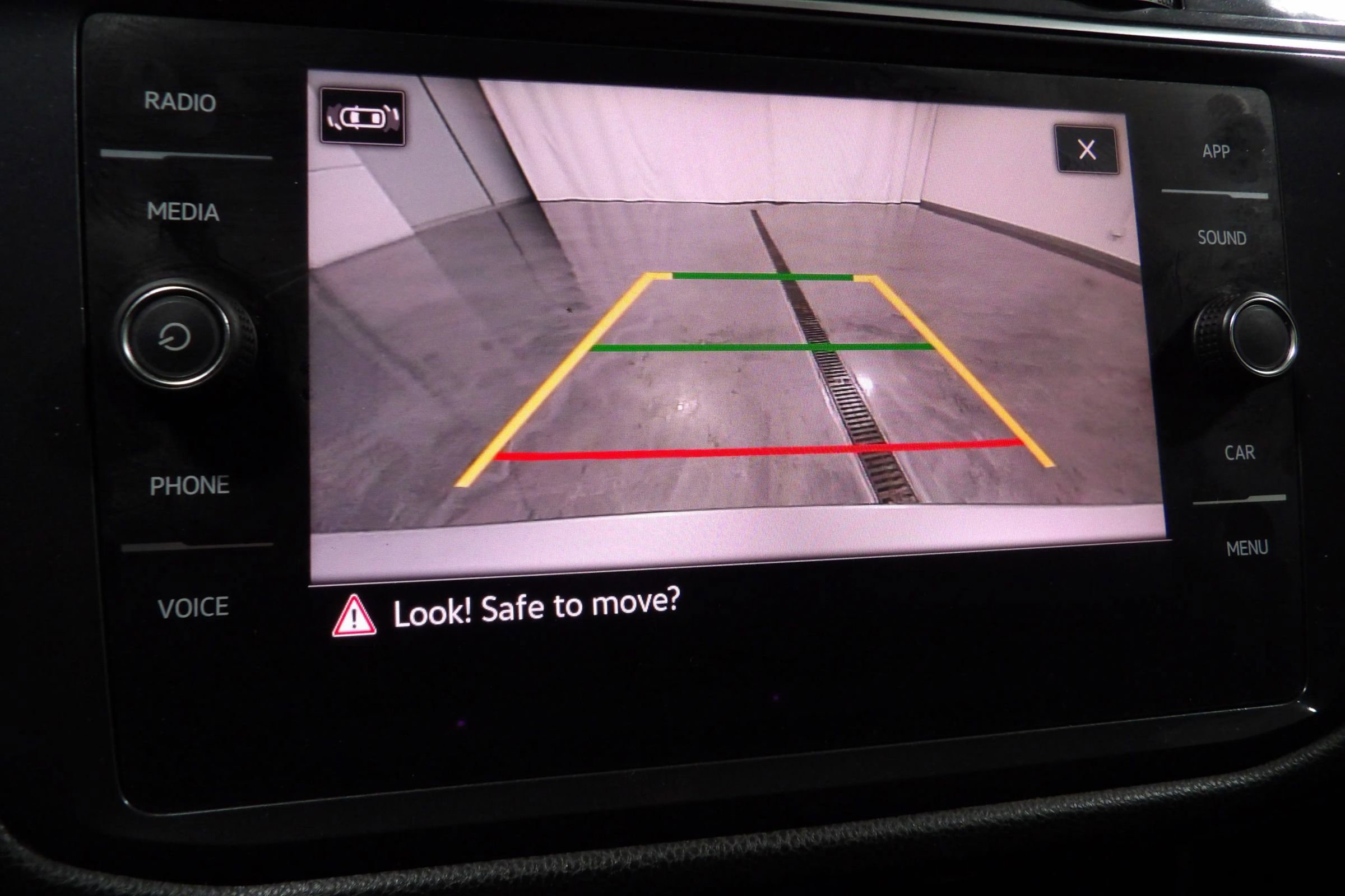 Used 2022 Volkswagen Tiguan SE w/ Panoramic Sunroof Package FWD image 20
