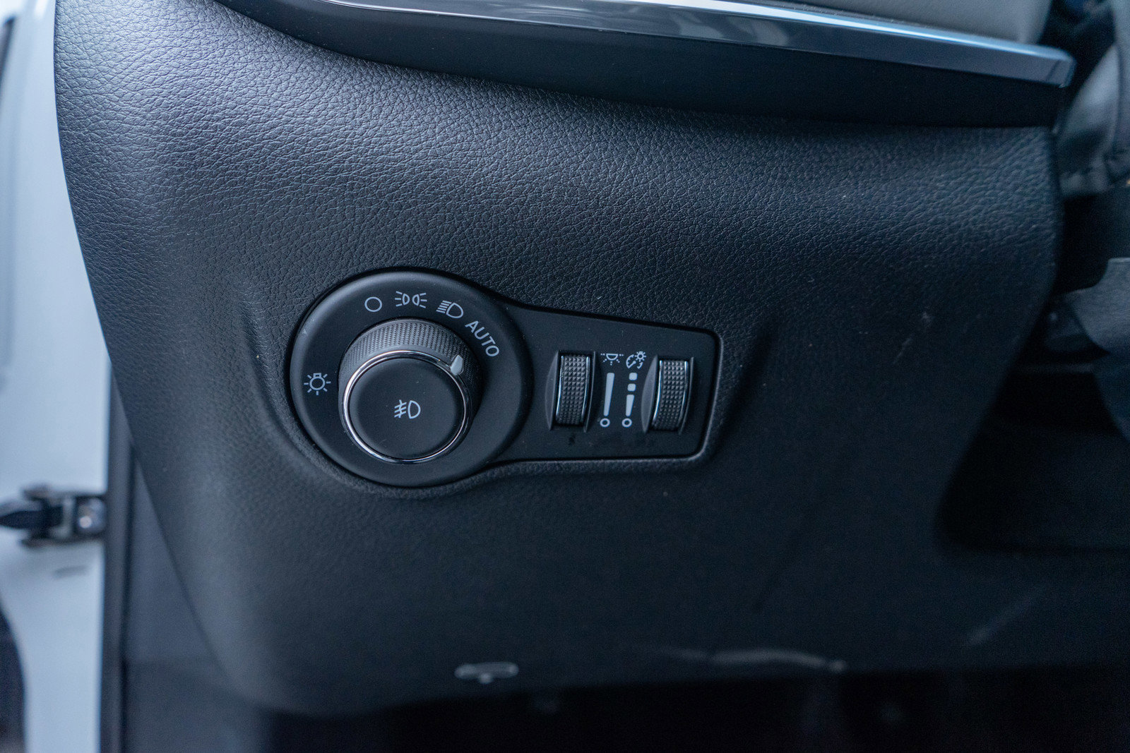 Used 2024 Jeep Compass Limited image 15