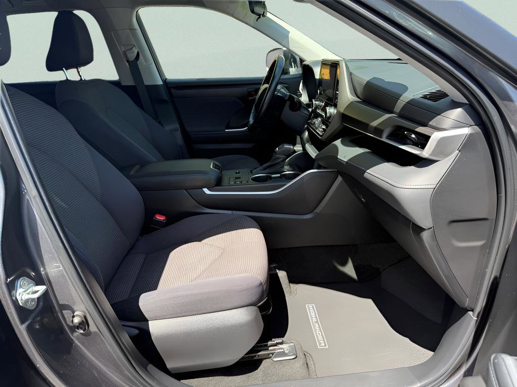 Used 2023 Toyota Highlander LE image 14