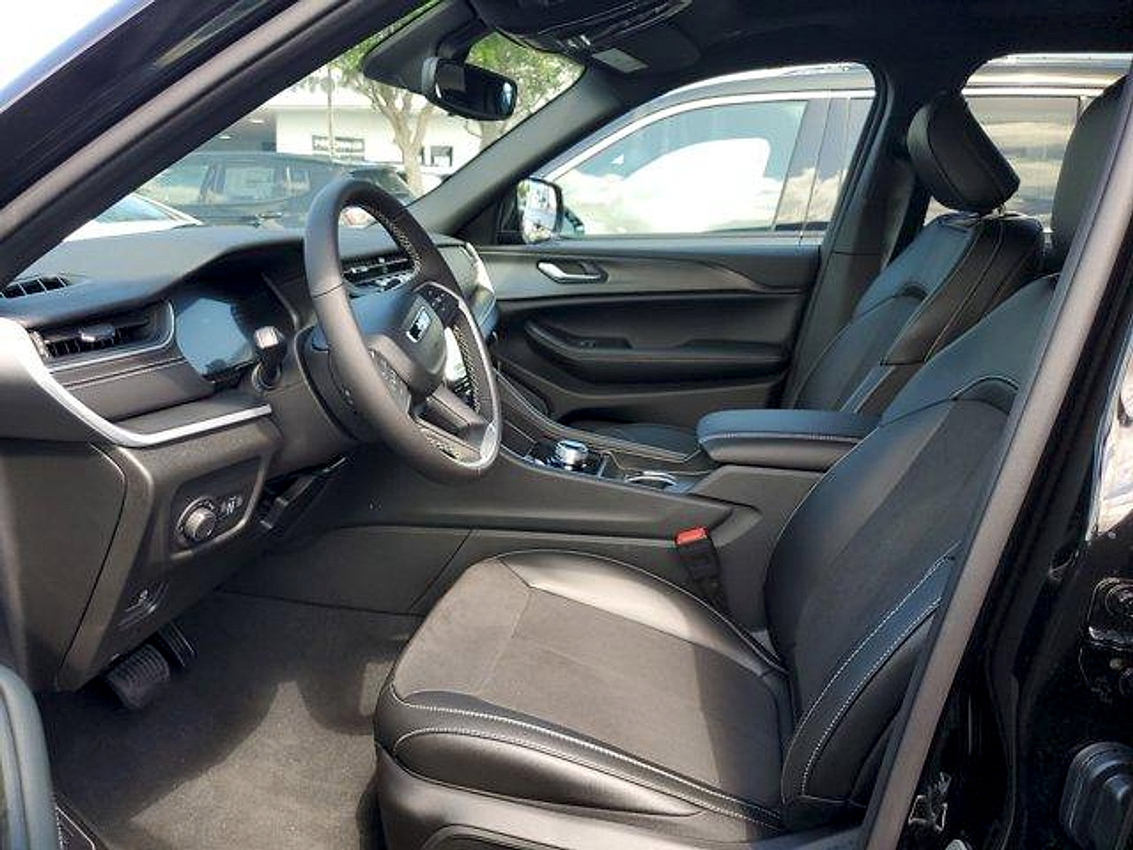 New 2024 Jeep Grand Cherokee L Altitude RWD image 12