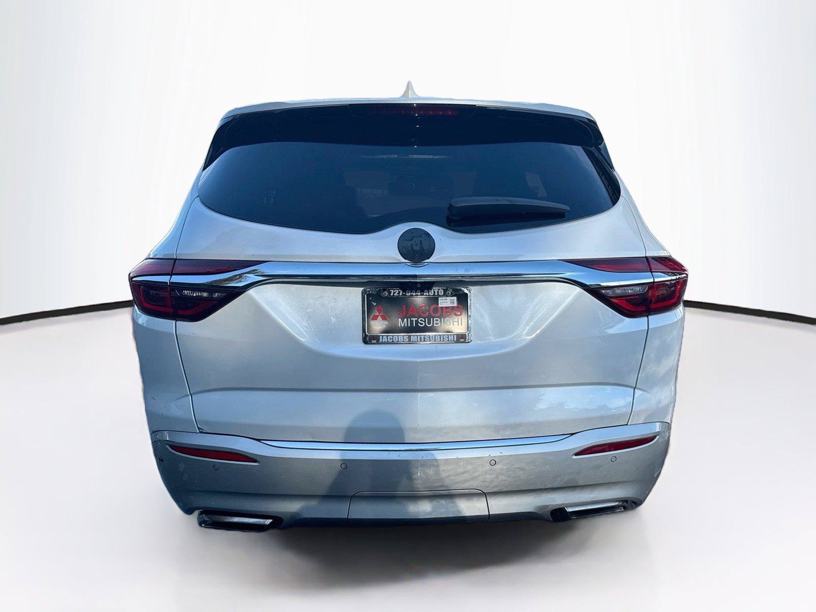 Used 2018 Buick Enclave Avenir w/ Avenir Technology Package FWD image 4