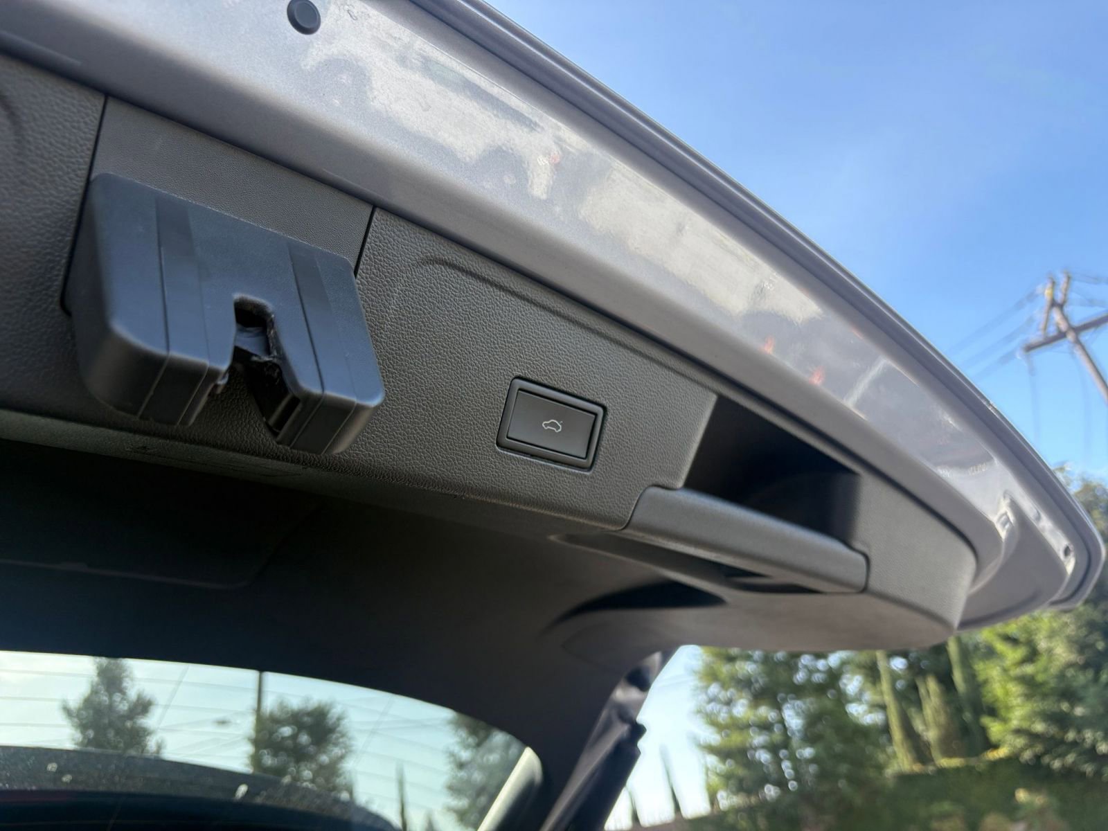 Used 2025 Volkswagen Atlas Cross Sport SE image 23