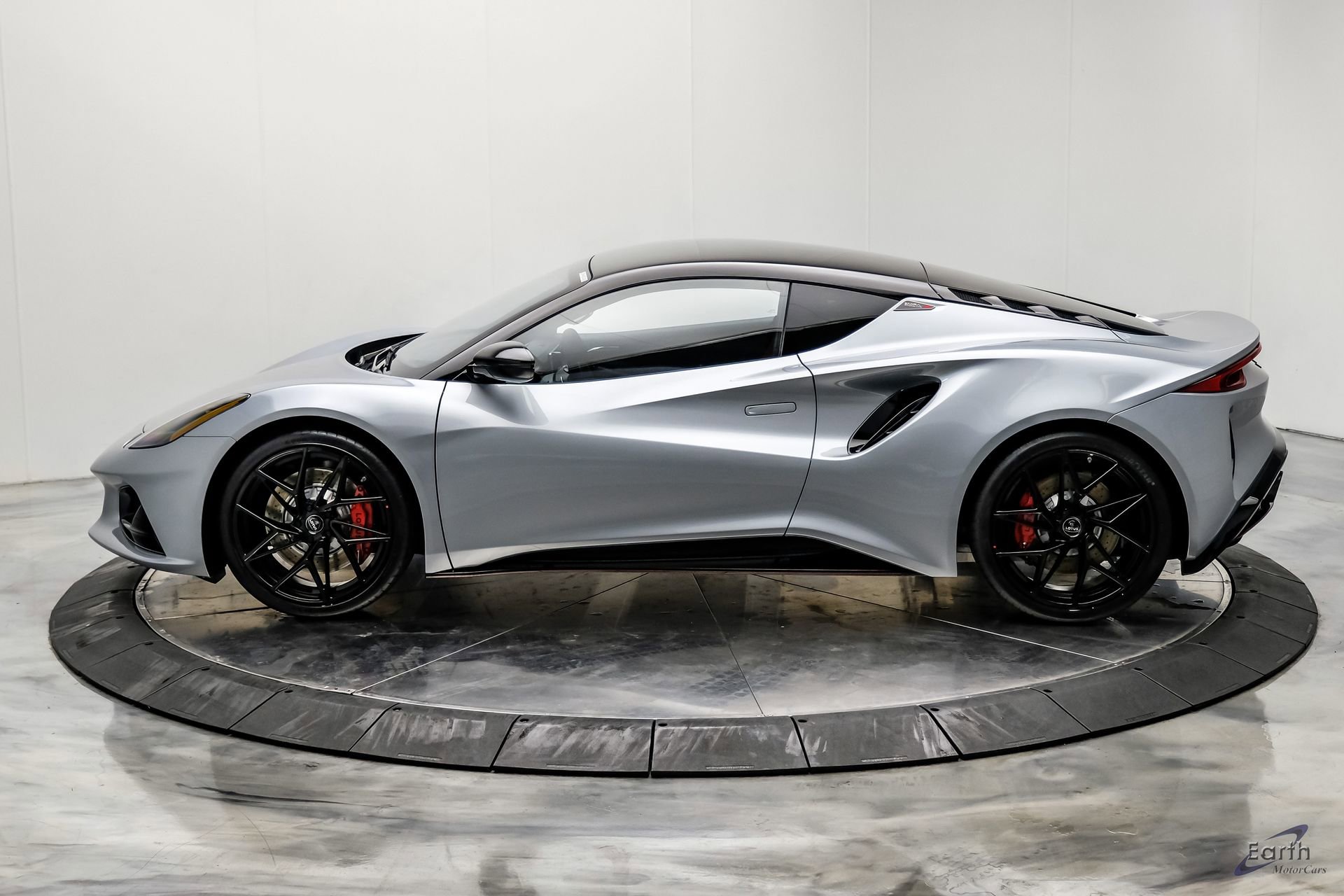 New 2026 Lotus Emira SE image 9