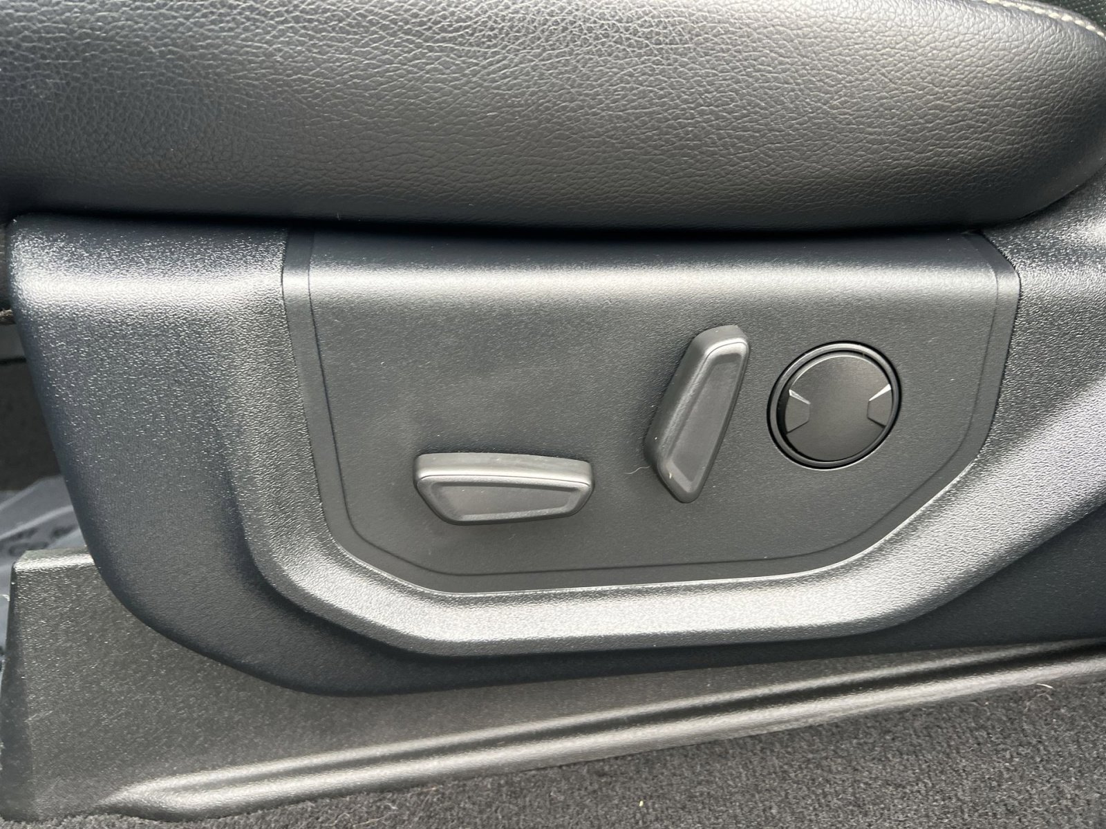 Used 2020 Ford F350 Lariat image 14