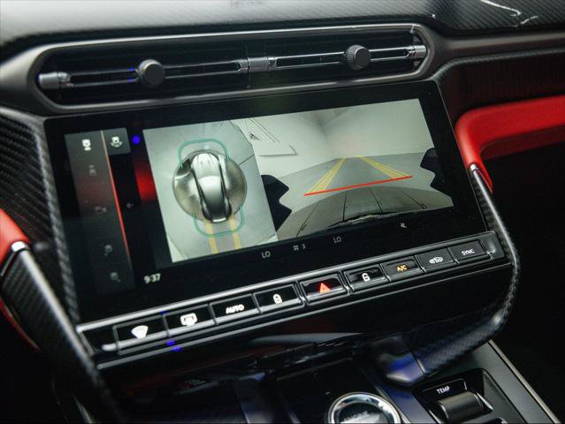 Used 2025 Aston Martin Vanquish RWD image 19