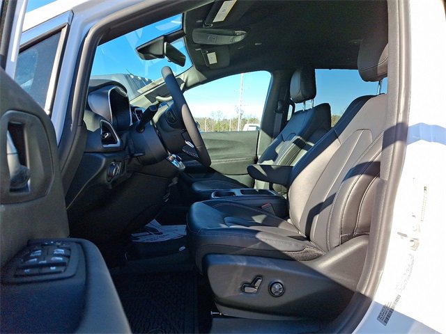 New 2026 Chrysler Voyager LX image 6