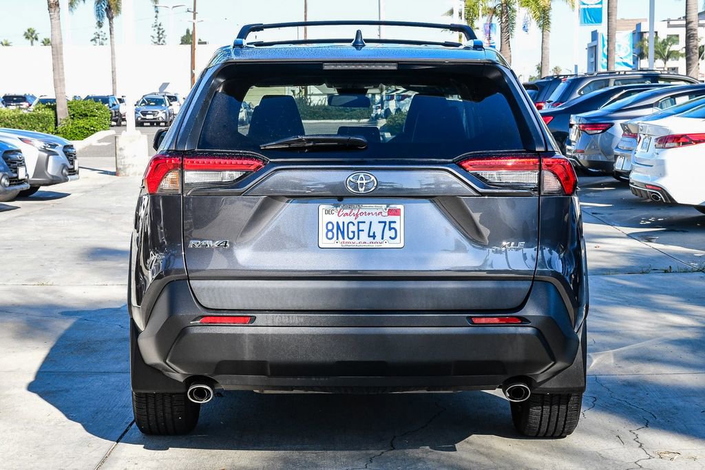 Used 2020 Toyota RAV4 XLE Premium image 6