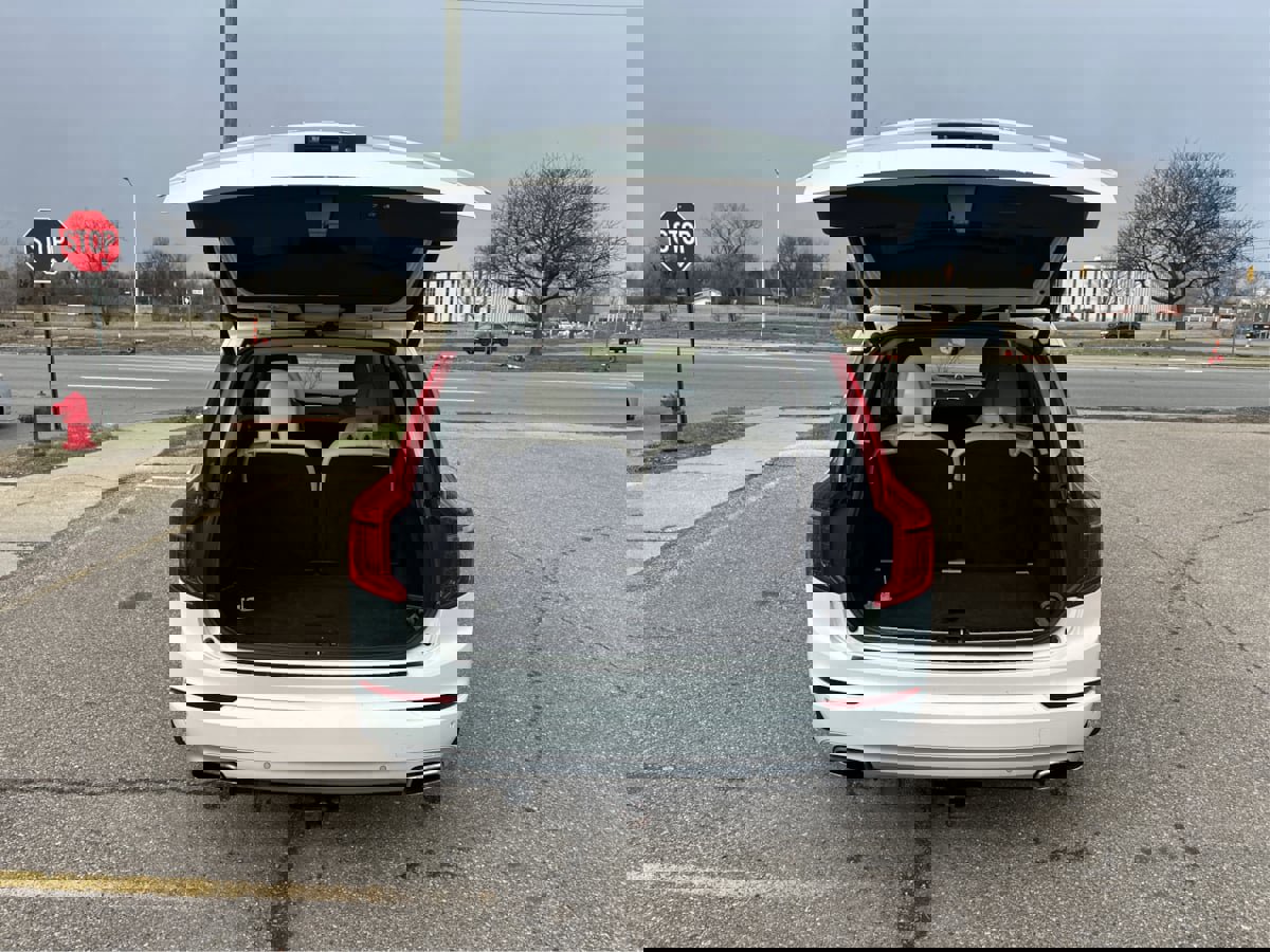 Used 2016 Volvo XC90 T6 Momentum w/ Momentum Plus Package image 14