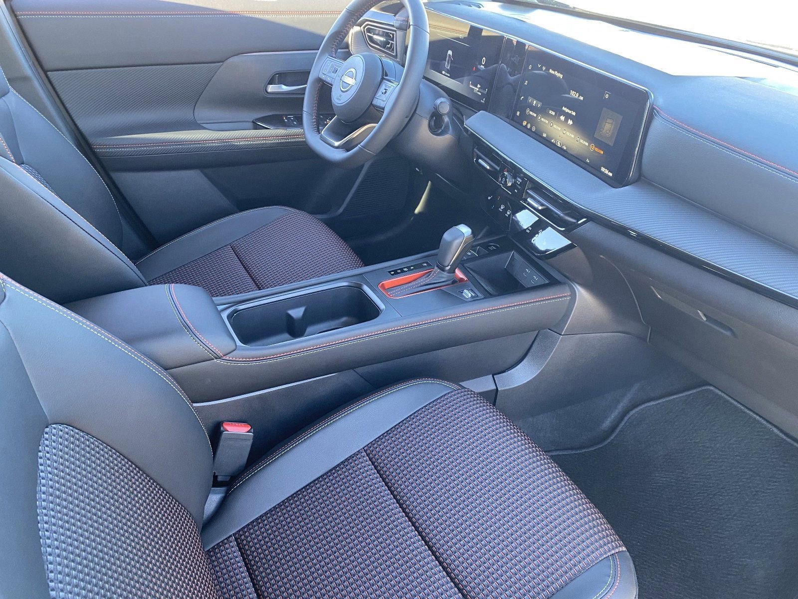 New 2026 Nissan Kicks SR w/ Cold Weather Package FWD image 13