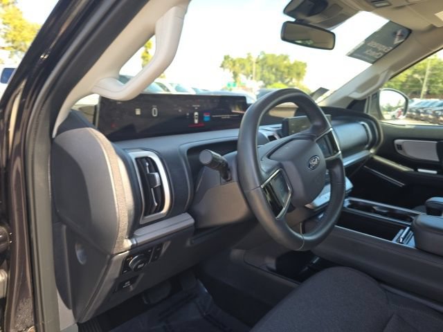 Used 2025 Ford Expedition Active AWD/4WD image 12