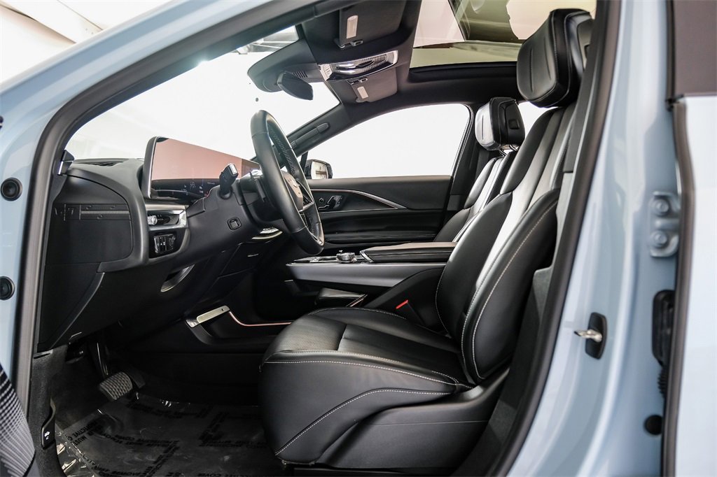 Used 2024 Cadillac Lyriq Luxury image 4
