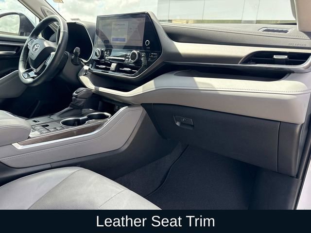 Used 2023 Toyota Highlander Limited image 19