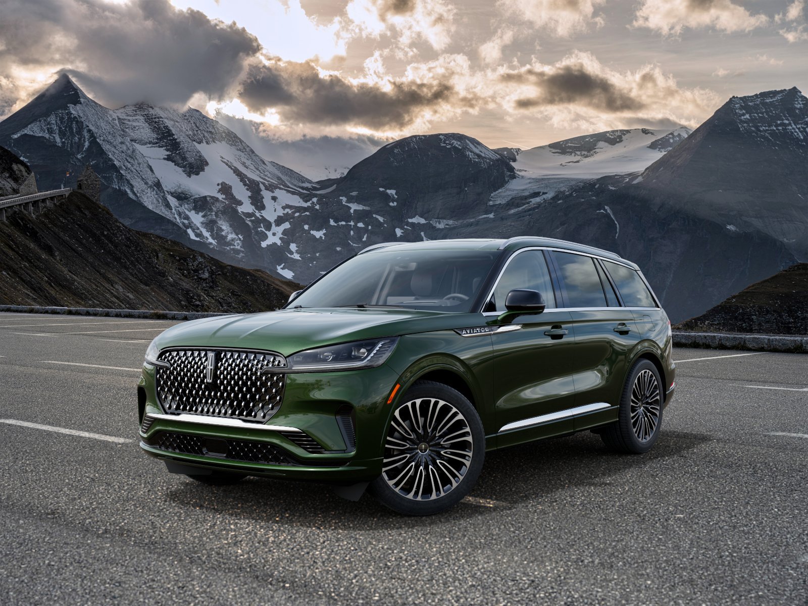 New 2027 Lincoln Aviator Black Label w/ Dynamic Handling Package AWD/4WD image 2