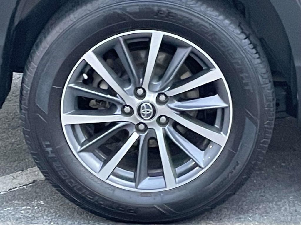 Used 2017 Toyota Highlander XLE image 11