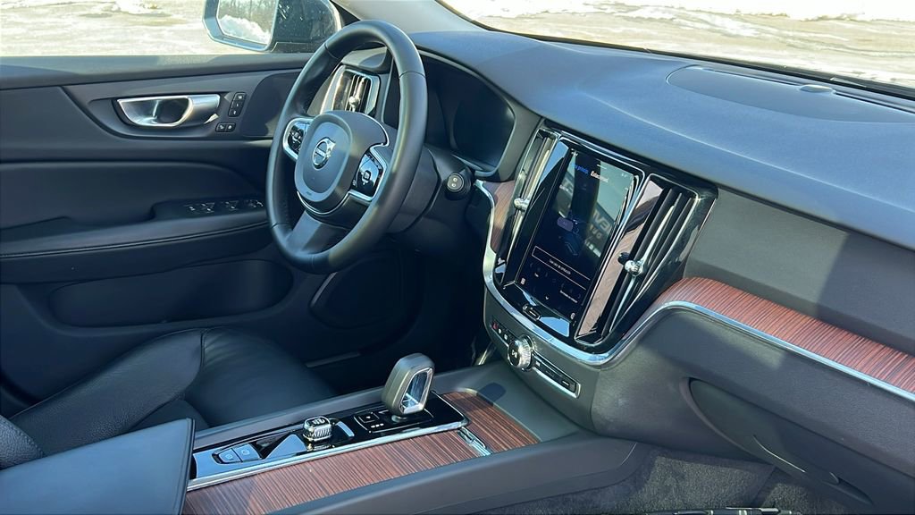Used 2024 Volvo V60 B5 Cross Country Plus image 13