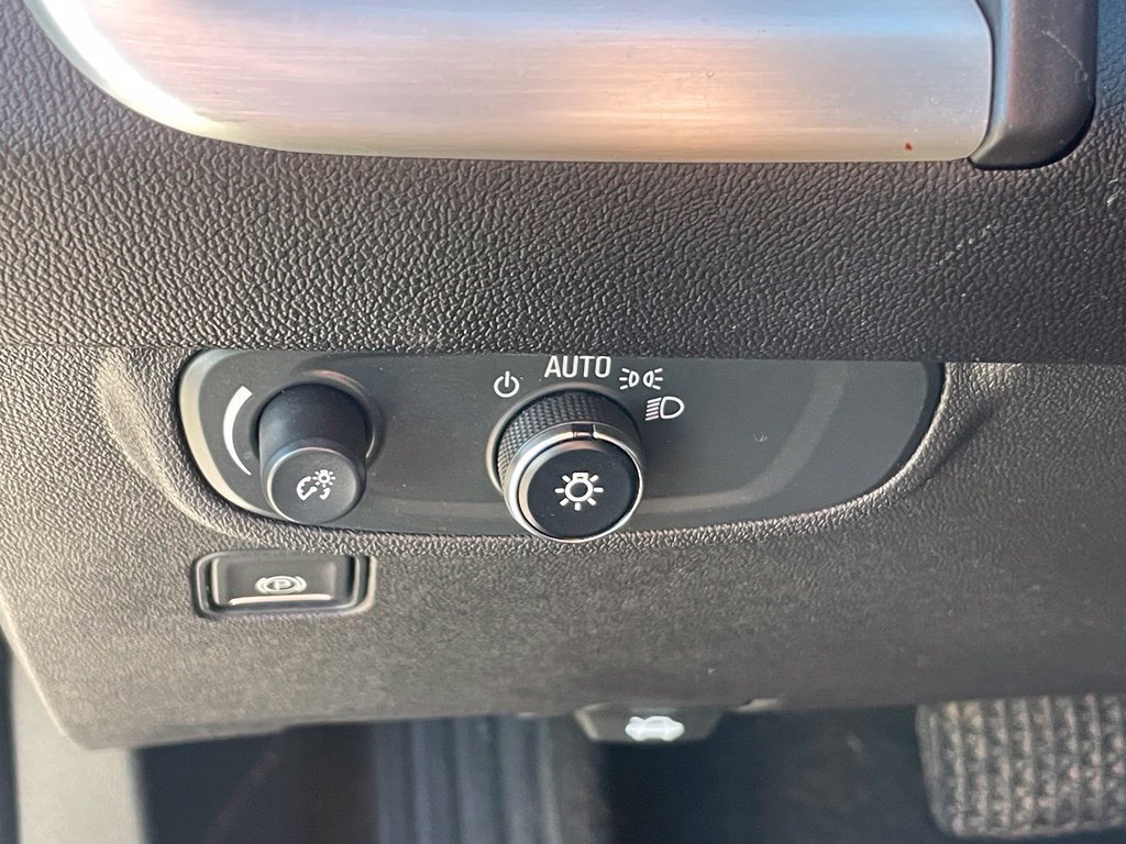 Used 2024 GMC Terrain SLE AWD/4WD image 12