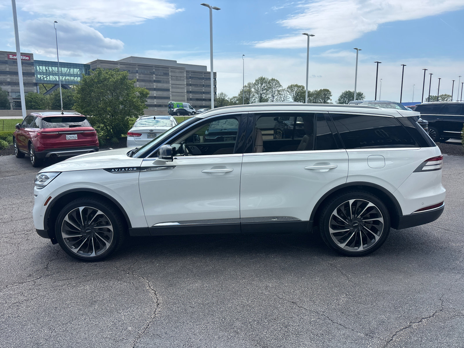 Used 2020 Lincoln Aviator Reserve w/ Equipment Group 202A AWD/4WD image 4