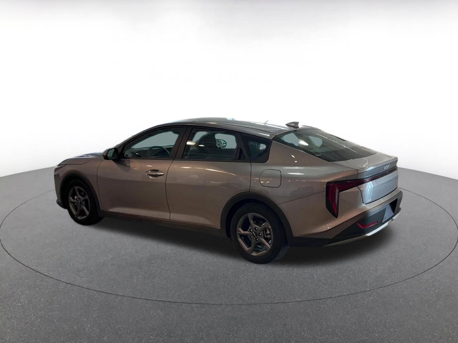 Used 2025 Kia K4 LXS image 10