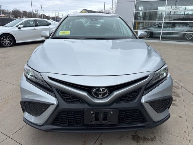 Used 2023 Toyota Camry SE image 2
