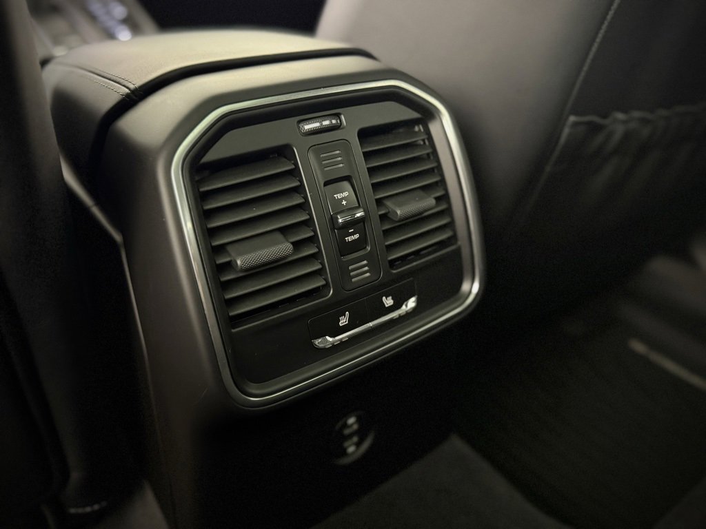 Certified 2024 Porsche Macan image 29