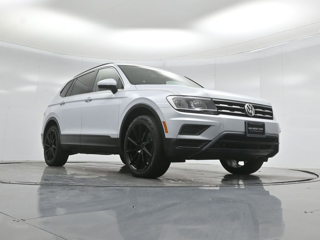 Used 2019 Volkswagen Tiguan SE w/ Panoramic Sunroof Package image 46