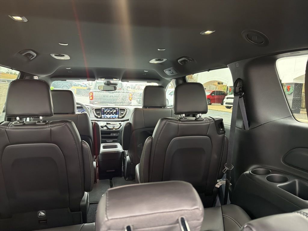 New 2026 Chrysler Pacifica Select image 12