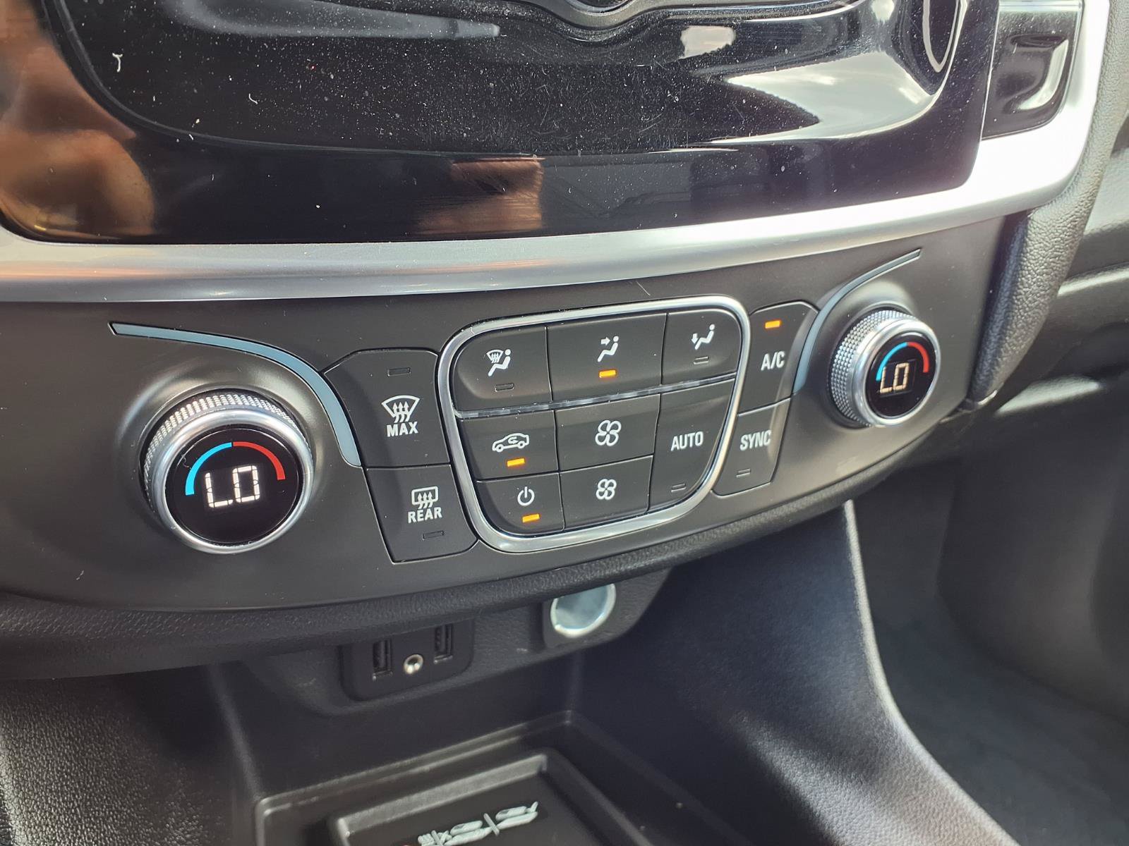 Used 2023 Chevrolet Traverse LT FWD image 7