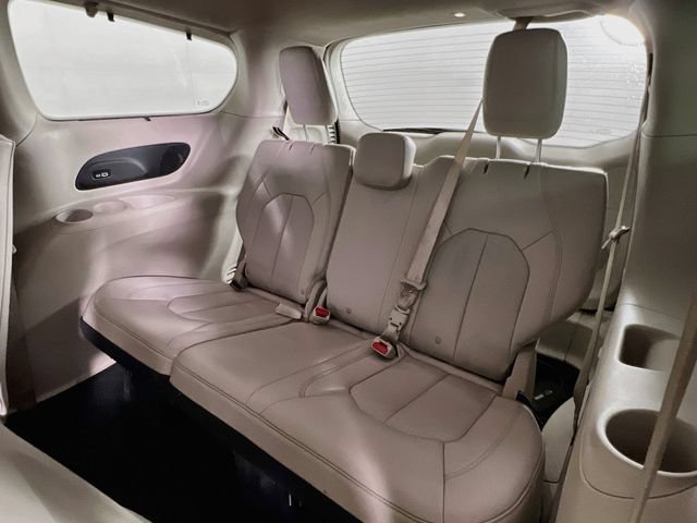 Used 2021 Chrysler Pacifica Touring-L FWD image 35