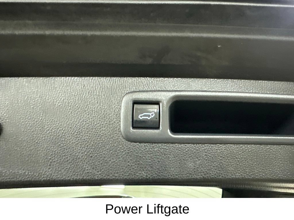 Used 2022 Toyota Highlander XLE FWD image 32