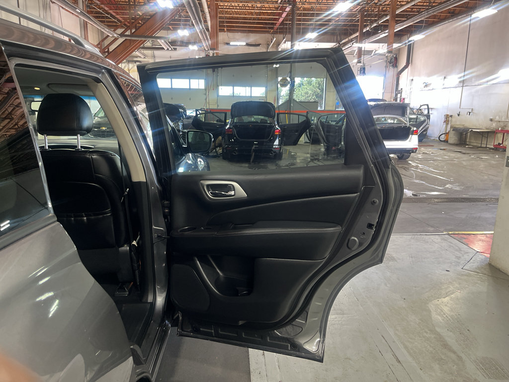 Used 2019 Nissan Pathfinder SL FWD image 24