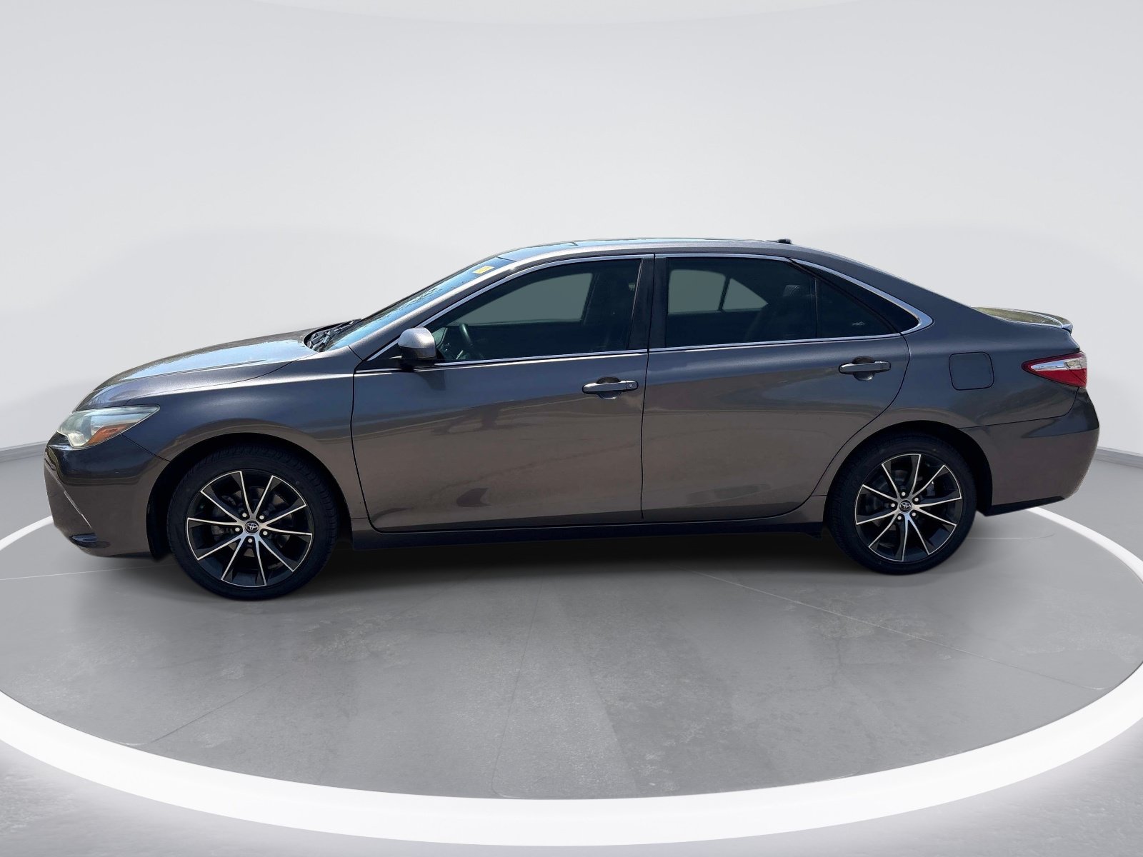 Used 2015 Toyota Camry XSE FWD image 5