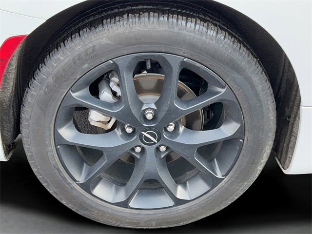 Used 2025 Chrysler Pacifica Limited image 9