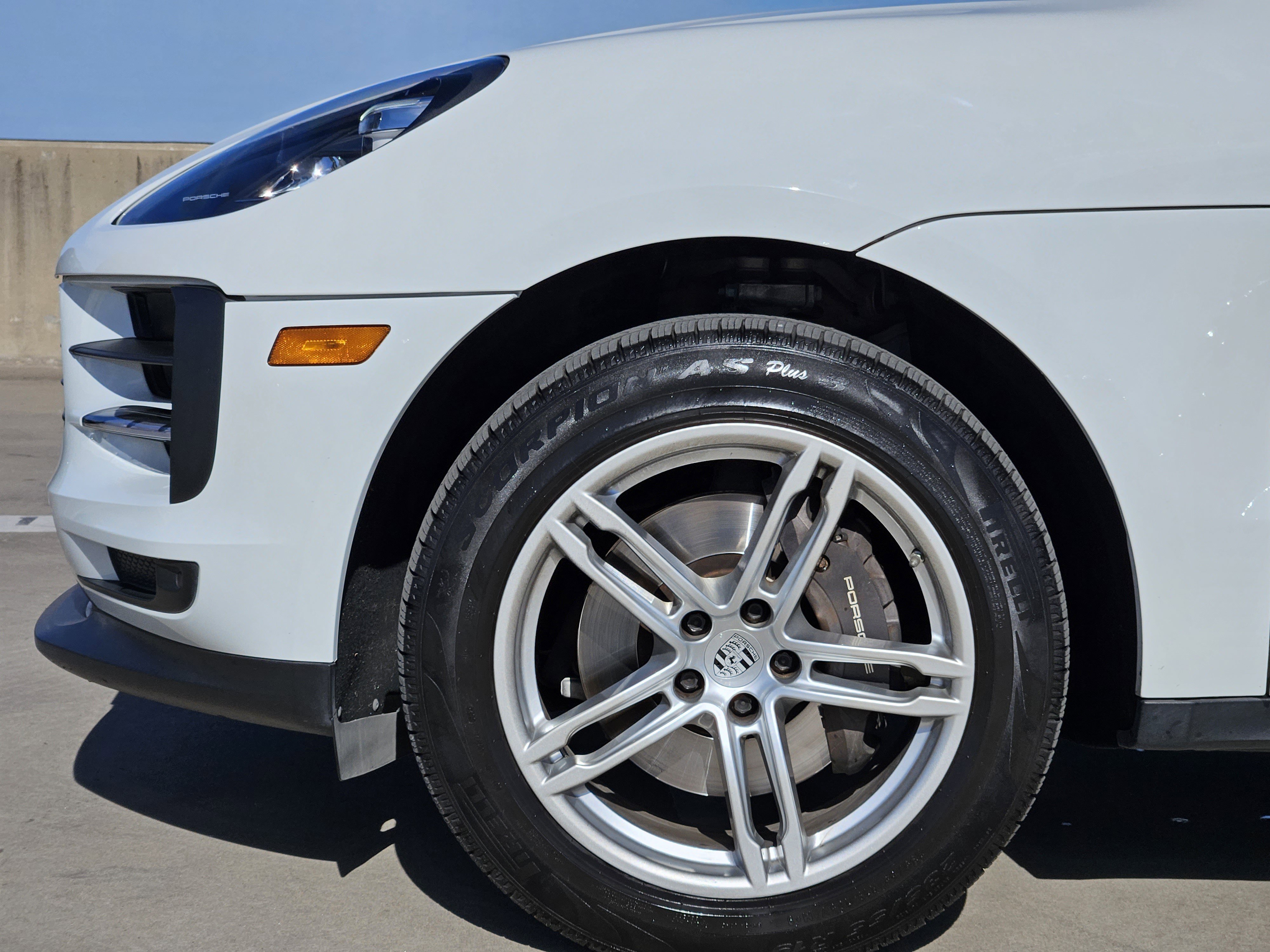 Certified 2021 Porsche Macan image 13