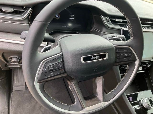Used 2024 Jeep Grand Cherokee Limited w/ Luxury Tech Group II AWD/4WD image 12