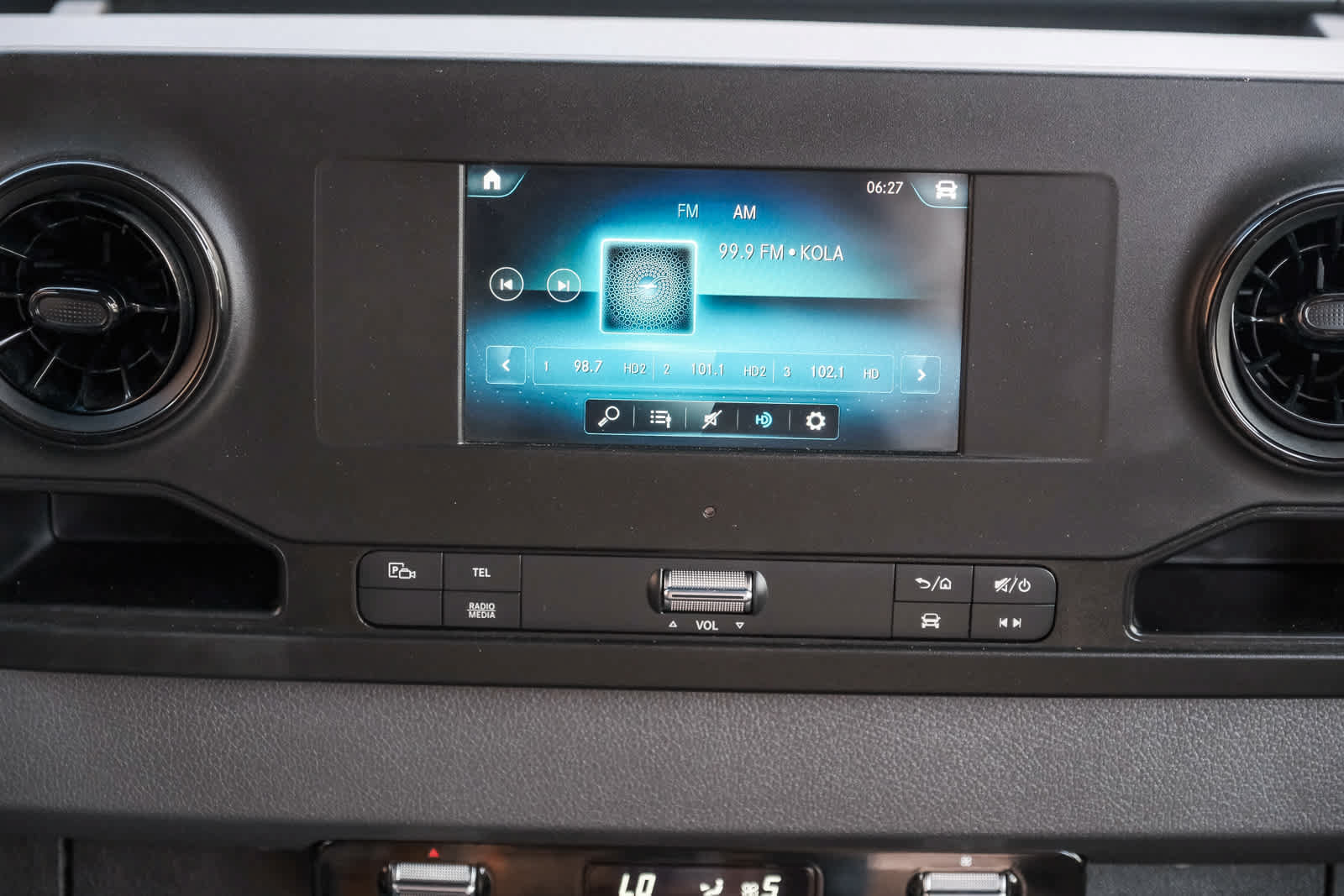 Used 2024 Mercedes-Benz Sprinter 2500 w/ Acoustic Package image 30