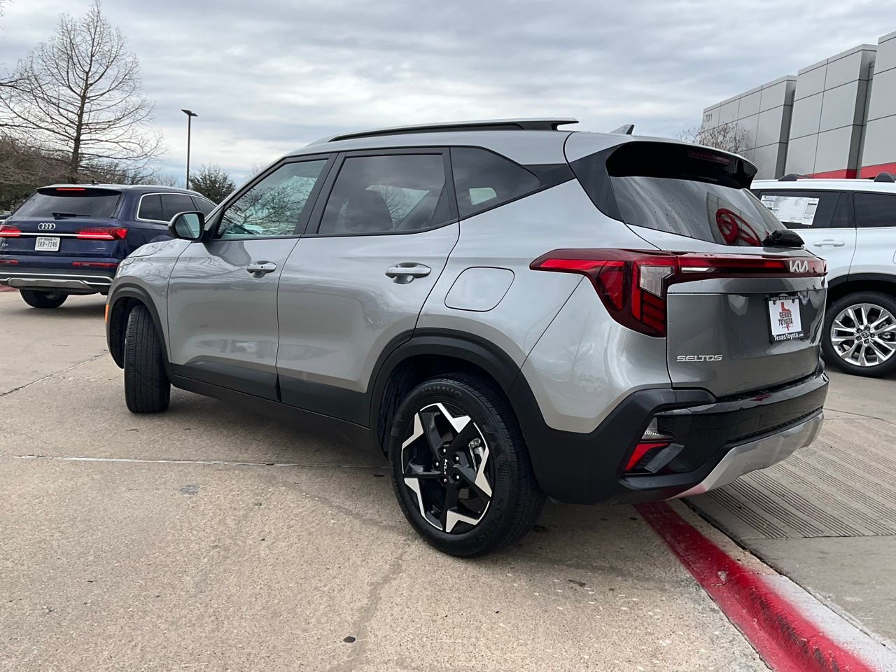 Used 2025 Kia Seltos S image 8