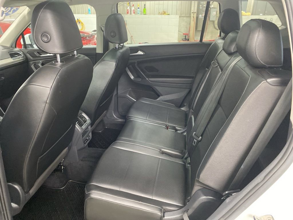Used 2018 Volkswagen Tiguan SEL w/ 3rd Row Seat Package image 31