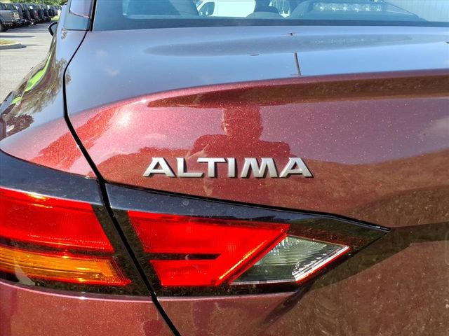 Used 2025 Nissan Altima 2.5 SV FWD image 12